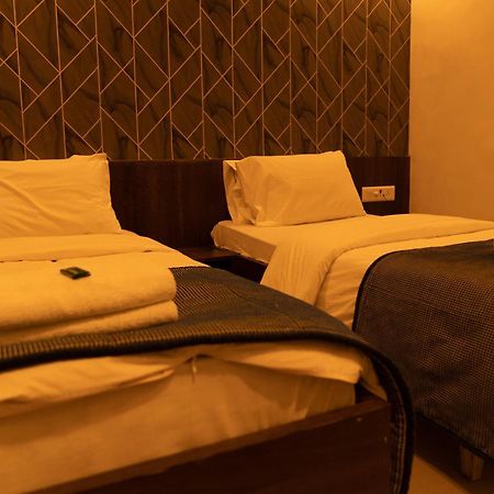 The Flamboyant Natraj Hotel Bharuch Exterior photo