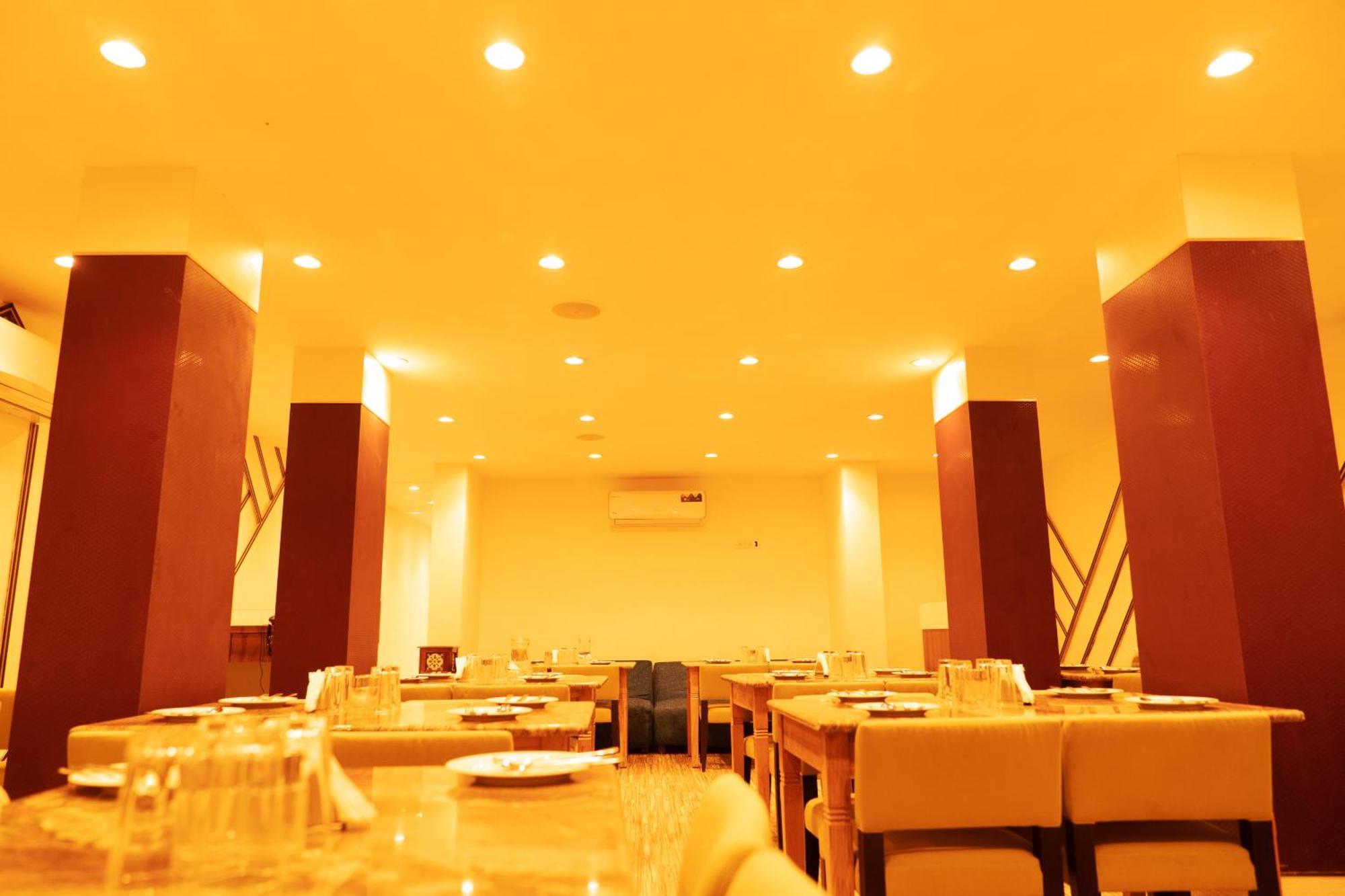 The Flamboyant Natraj Hotel Bharuch Exterior photo