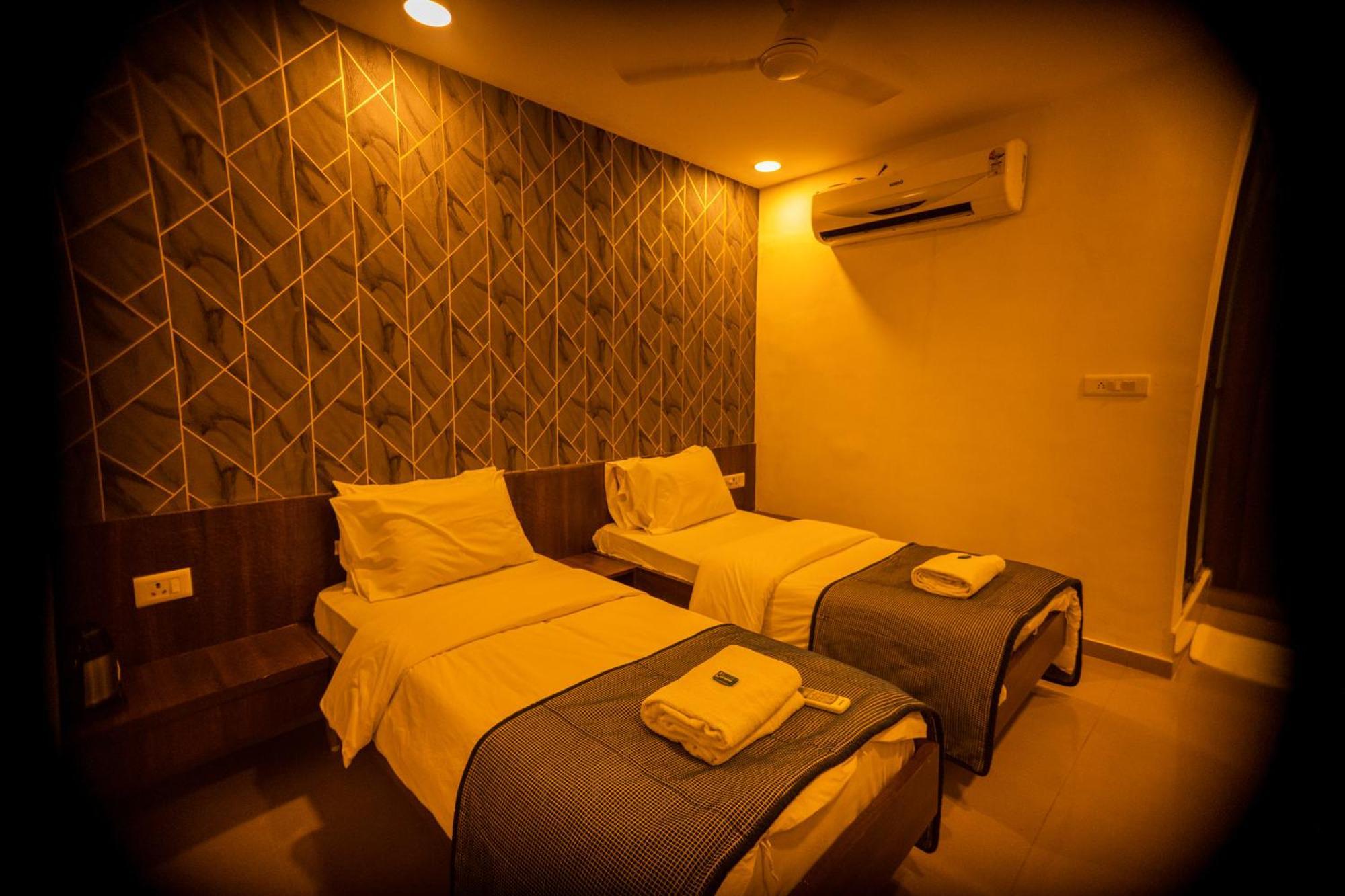 The Flamboyant Natraj Hotel Bharuch Exterior photo