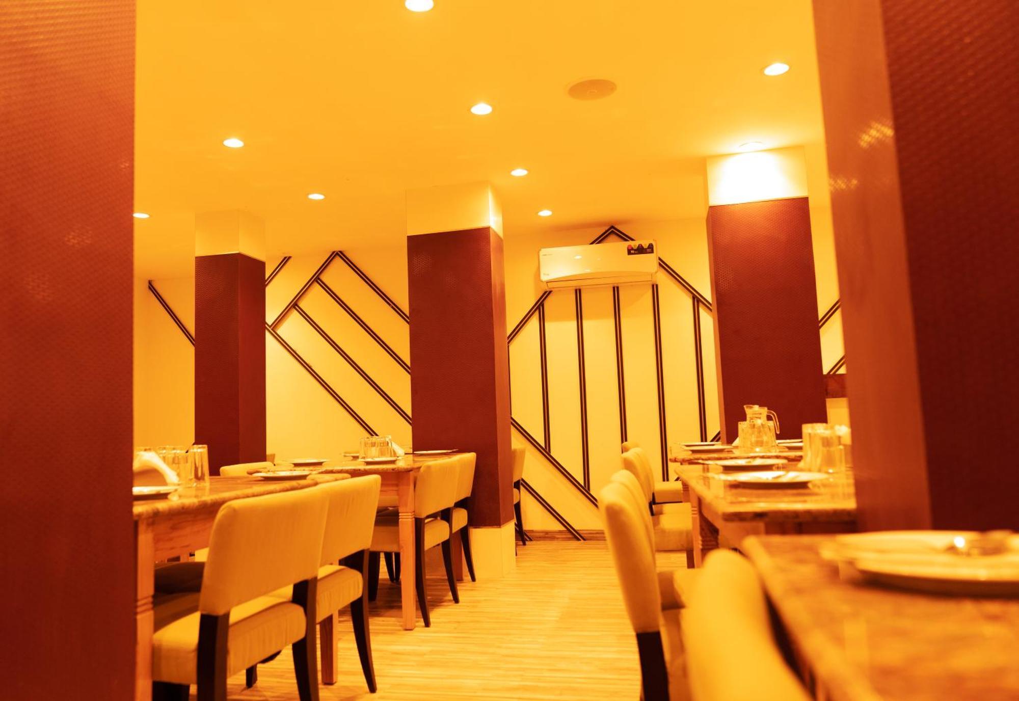 The Flamboyant Natraj Hotel Bharuch Exterior photo